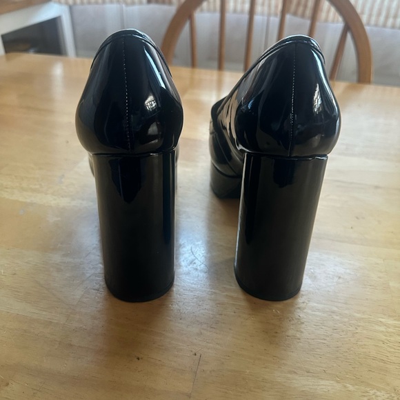 Elegant Black Platform Loafers - Picture 6 of 7